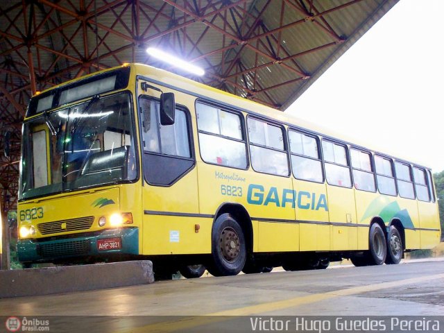Viação Garcia 6823 na cidade de Maringá, Paraná, Brasil, por Victor Hugo Guedes Pereira. Número da foto: #38258.
