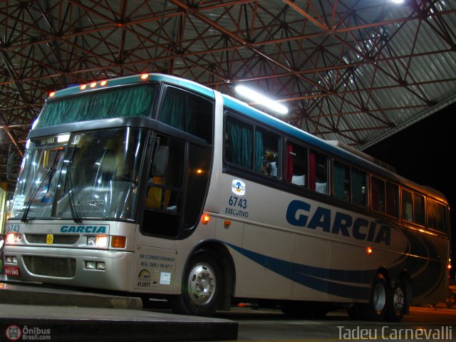 Viação Garcia 6743 na cidade de Maringá, Paraná, Brasil, por Tadeu Carnevalli. Número da foto: #43865.