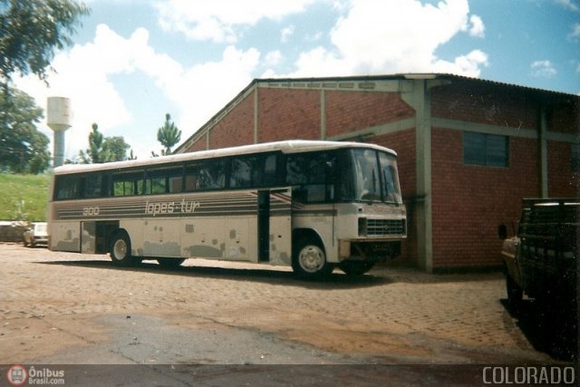 Lopestur - Lopes Turismo e Transportes 300 na cidade de Carazinho, Rio Grande do Sul, Brasil, por COLORADO MT. Número da foto: #58626.