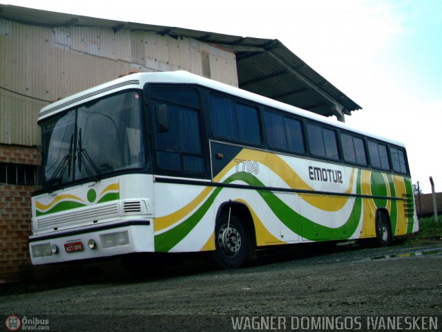 Emotur Turismo 7709 na cidade de Campo Mourão, Paraná, Brasil, por Wagner Domingos Ivanesken. ID da foto: 959.