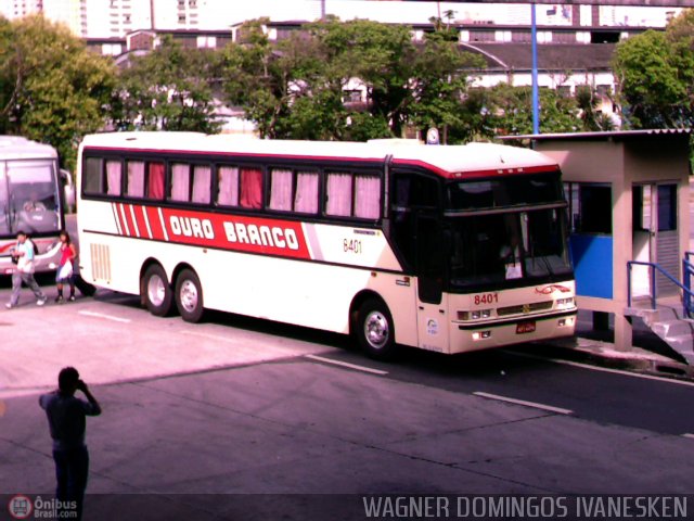 Viação Ouro Branco 8401 na cidade de Curitiba, Paraná, Brasil, por Wagner Domingos Ivanesken. Número da foto: #621.