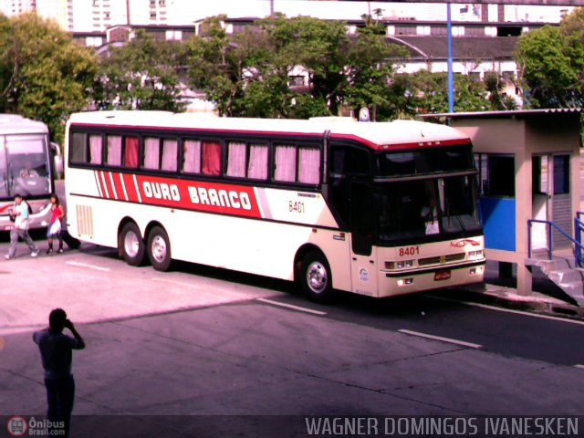 Viação Ouro Branco 8401 na cidade de Curitiba, Paraná, Brasil, por Wagner Domingos Ivanesken. ID da foto: 621.