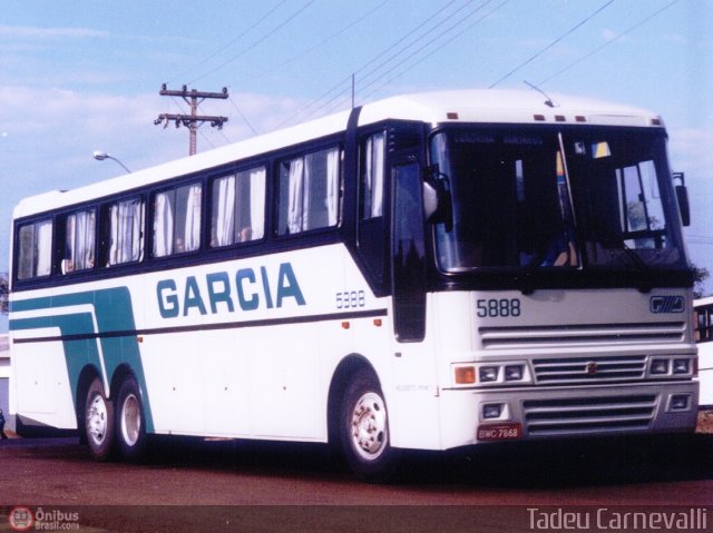 Viação Garcia 5888 na cidade de Cornélio Procópio, Paraná, Brasil, por Tadeu Carnevalli. ID da foto: 3942.