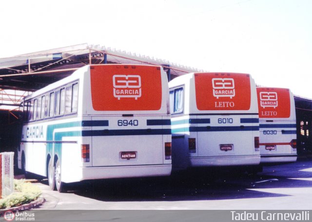 Viação Garcia 6940 na cidade de Pardinho, São Paulo, Brasil, por Tadeu Carnevalli. Número da foto: #3987.