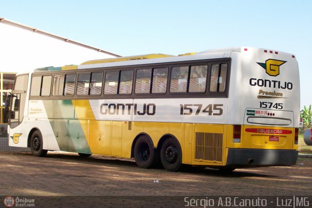 Empresa Gontijo de Transportes 15745 na cidade de Luz, Minas Gerais, Brasil, por Sérgio Augusto Braga Canuto. ID da foto: 5285.