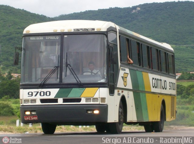 Empresa Gontijo de Transportes 9700 na cidade de Itaobim, Minas Gerais, Brasil, por Sérgio Augusto Braga Canuto. Número da foto: #5165.