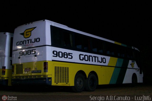 Empresa Gontijo de Transportes 9085 na cidade de Luz, Minas Gerais, Brasil, por Sérgio Augusto Braga Canuto. ID da foto: 5085.