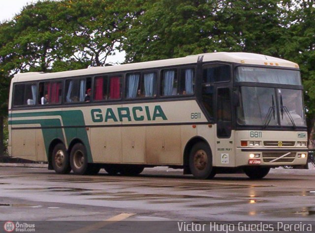 Viação Garcia 6811 na cidade de Maringá, Paraná, Brasil, por Victor Hugo Guedes Pereira. Número da foto: #7041.