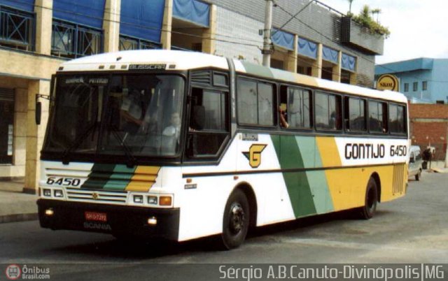 Empresa Gontijo de Transportes 6450 na cidade de Divinópolis, Minas Gerais, Brasil, por Sérgio Augusto Braga Canuto. ID da foto: 9537.