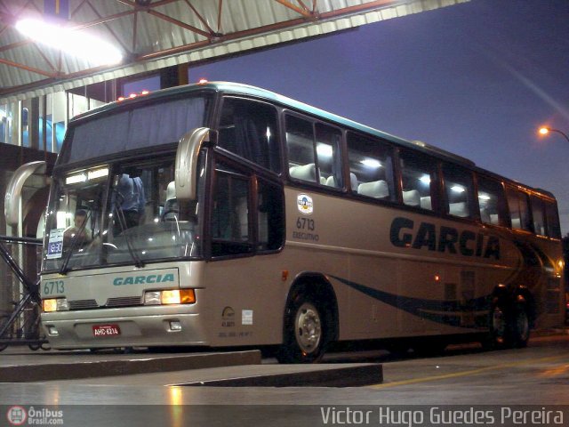 Viação Garcia 6713 na cidade de Maringá, Paraná, Brasil, por Victor Hugo Guedes Pereira. ID da foto: 15295.