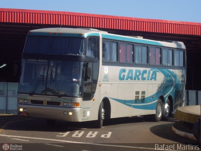 Viação Garcia 6883 na cidade de Londrina, Paraná, Brasil, por Rafael Martins. ID da foto: 15438.