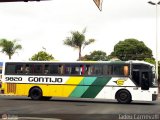 Empresa Gontijo de Transportes 9820 na cidade de Uberaba, Minas Gerais, Brasil, por Tadeu Carnevalli. Número da foto: #17383.