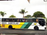 Empresa Gontijo de Transportes 9820 na cidade de Uberaba, Minas Gerais, Brasil, por Tadeu Carnevalli. ID da foto: :id.