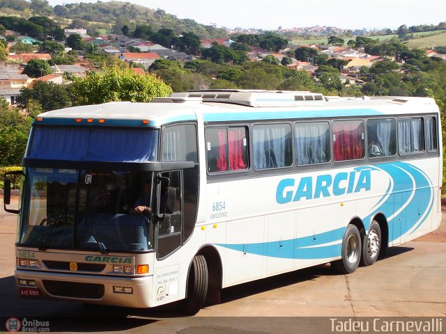 Viação Garcia 6854 na cidade de Cornélio Procópio, Paraná, Brasil, por Tadeu Carnevalli. Número da foto: #17881.