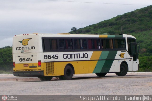 Empresa Gontijo de Transportes 8645 na cidade de Itaobim, Minas Gerais, Brasil, por Sérgio Augusto Braga Canuto. ID da foto: 16900.